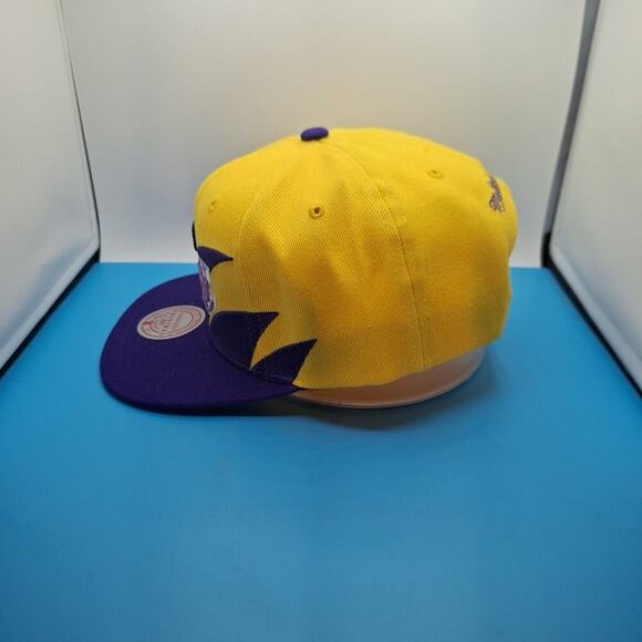 Mitchell & Ness Los Angeles Lakers Sharktooth Snapback Hat Cap Purple/Gold NBA - Picture 2 of 7